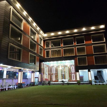 Hotel Ss Grand Lucknow Ngoại thất bức ảnh