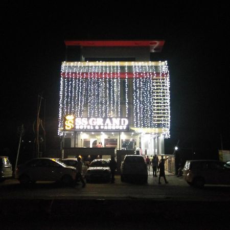Hotel Ss Grand Lucknow Ngoại thất bức ảnh