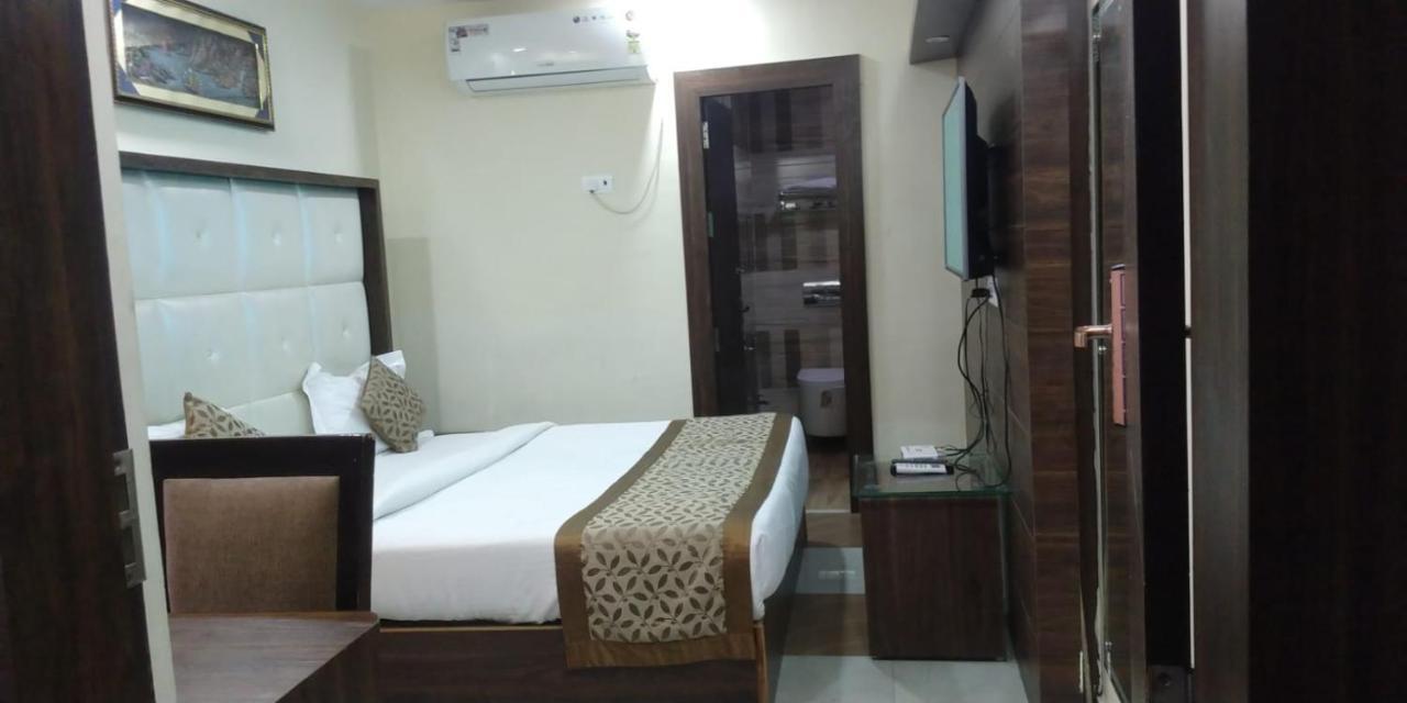 Hotel Ss Grand Lucknow Ngoại thất bức ảnh