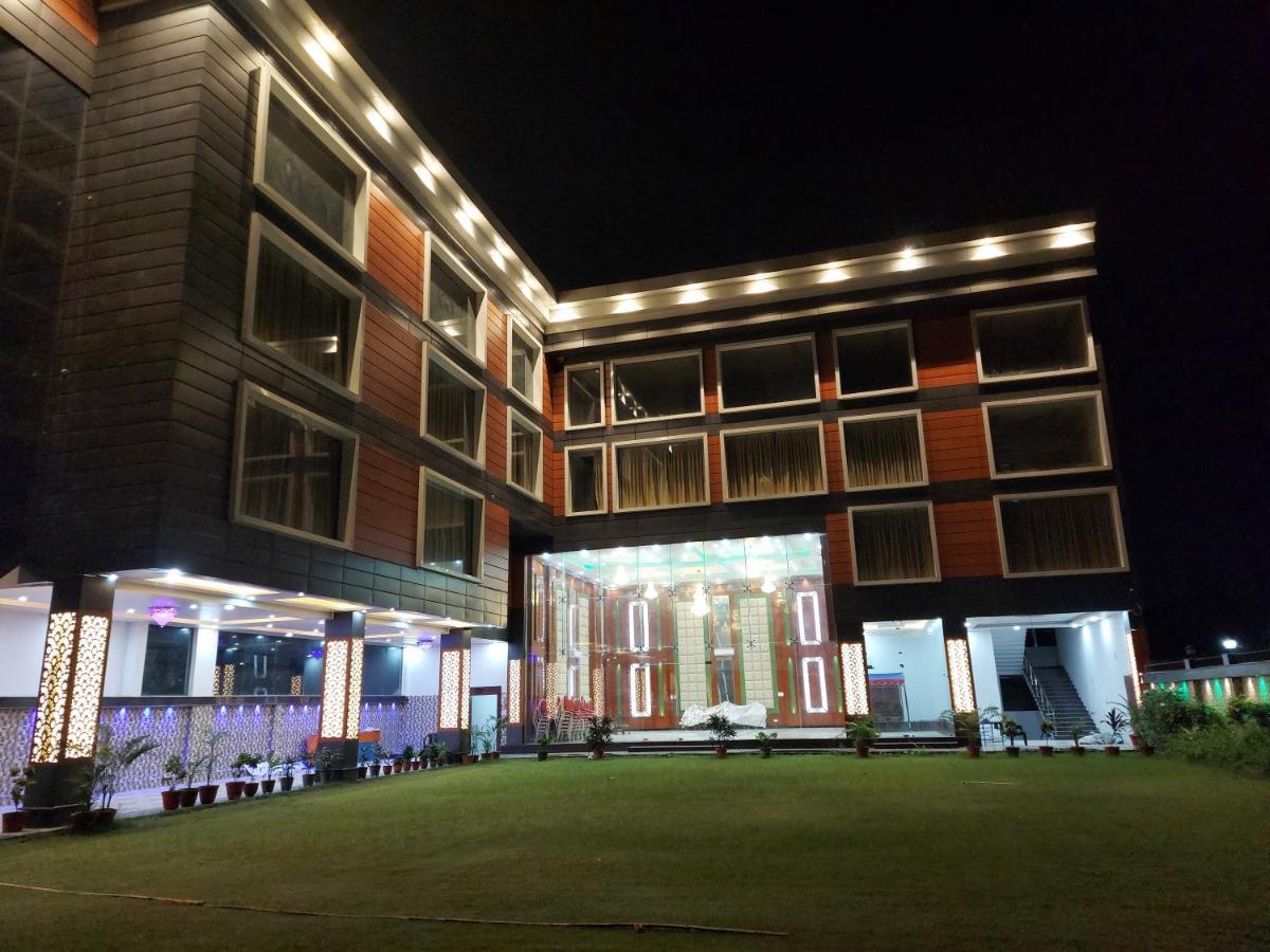 Hotel Ss Grand Lucknow Ngoại thất bức ảnh