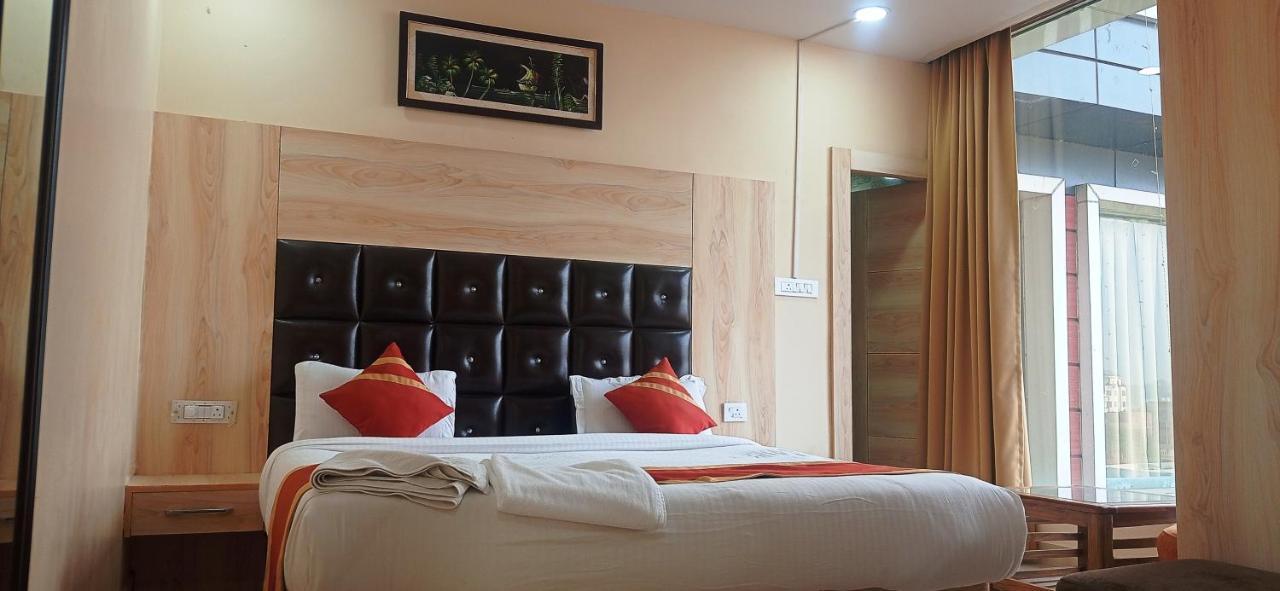 Hotel Ss Grand Lucknow Ngoại thất bức ảnh